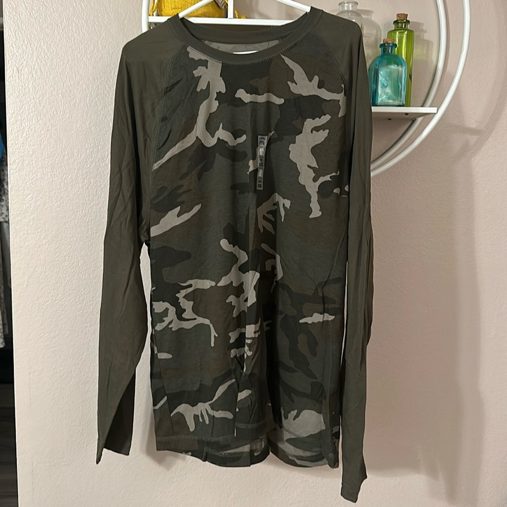 Old Navy Classic Camo Long Sleeve Tee